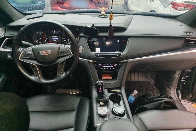 Used Cadillac XT5 2023 2.0T Two-Wheel-Drive Fashion Edition Center Console