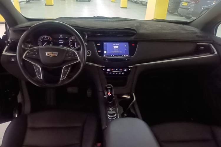 Used Cadillac XT5 2023 2.0T Two-Wheel-Drive Fashion Edition Center Console
