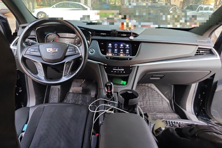 Used Cadillac XT5 2023 2.0T Two-Wheel-Drive Fashion Edition Center Console