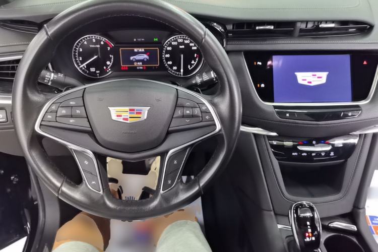 Used Cadillac XT5 2023 2.0T Two-Wheel-Drive Fashion Edition Center Console