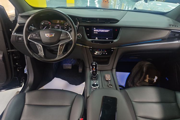Used Cadillac XT5 2023 2.0T Two-Wheel-Drive Fashion Edition Center Console