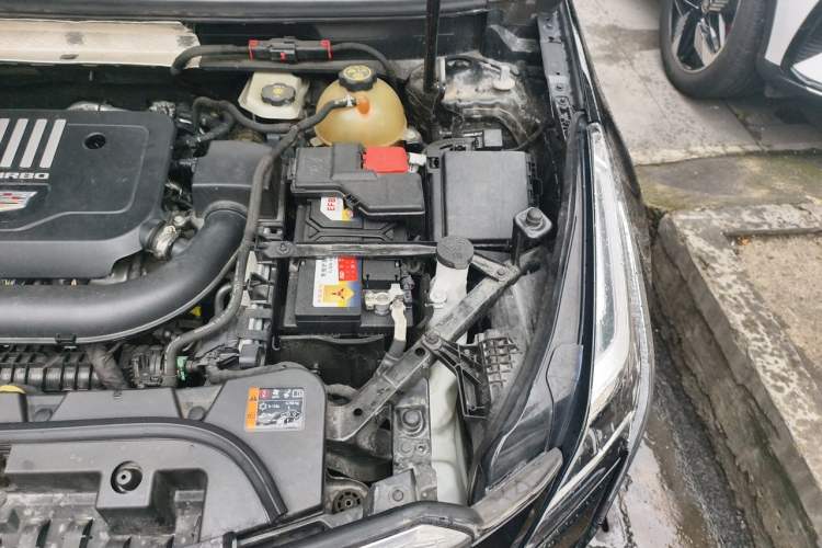 Used Cadillac XT5 2023 2.0T Two-Wheel-Drive Fashion Edition Engine Bay Left