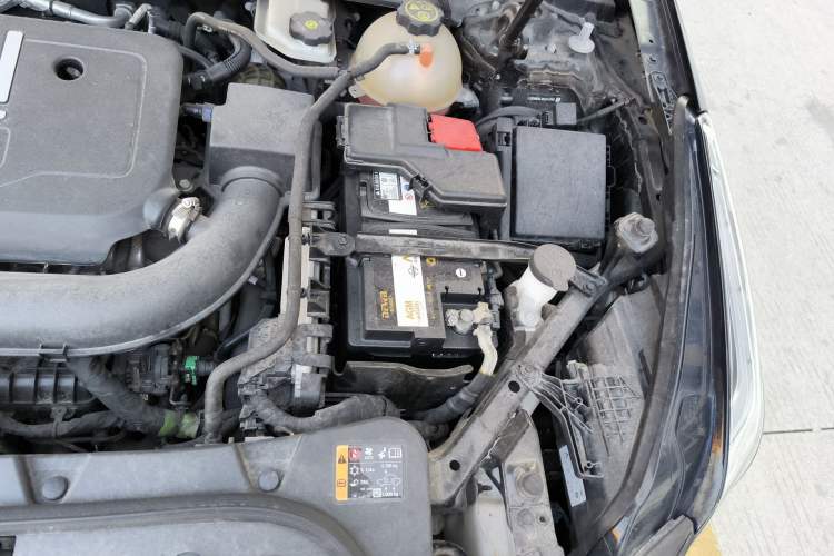 Used Cadillac XT5 2023 2.0T Two-Wheel-Drive Fashion Edition Engine Bay Left