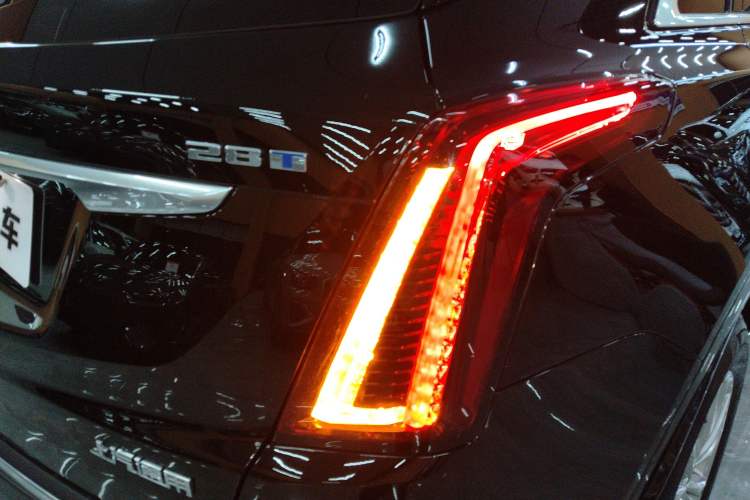 Used Cadillac XT5 2023 2.0T Two-Wheel-Drive Fashion Edition Exterior 2