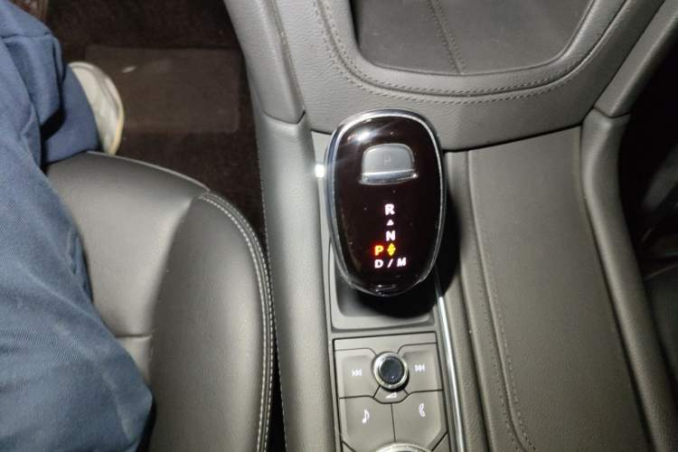 Used Cadillac XT5 2023 2.0T Two-Wheel-Drive Fashion Edition Gear Lever