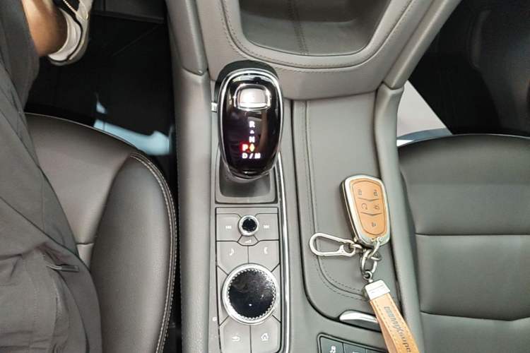 Used Cadillac XT5 2023 2.0T Two-Wheel-Drive Fashion Edition Gear Lever