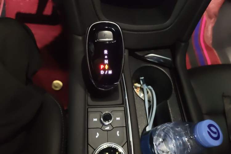 Used Cadillac XT5 2023 2.0T Two-Wheel-Drive Fashion Edition Gear Lever