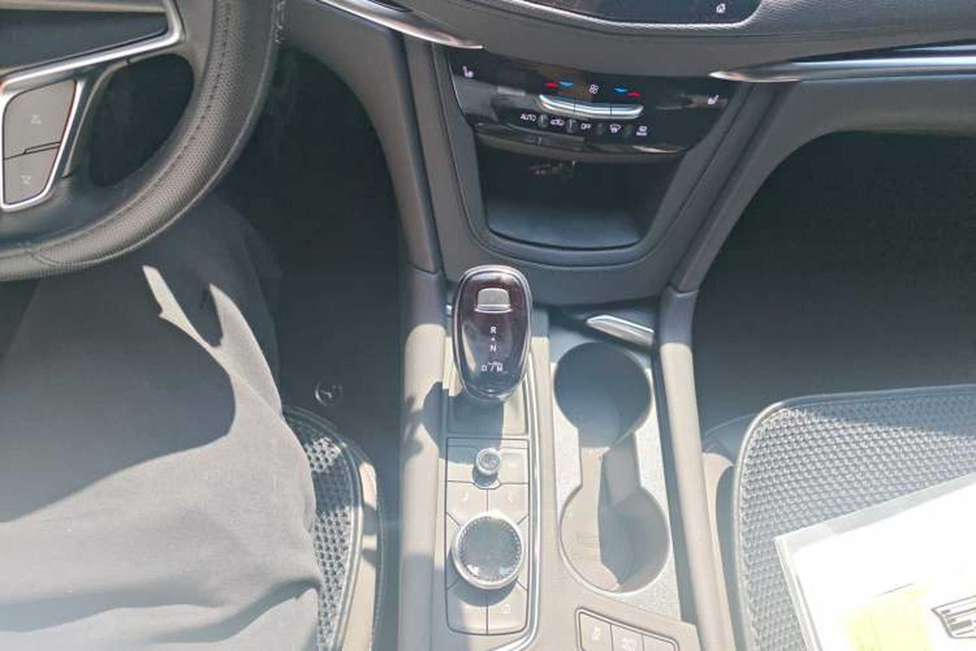 Used Cadillac XT5 2023 2.0T Two-Wheel-Drive Fashion Edition Gear Lever