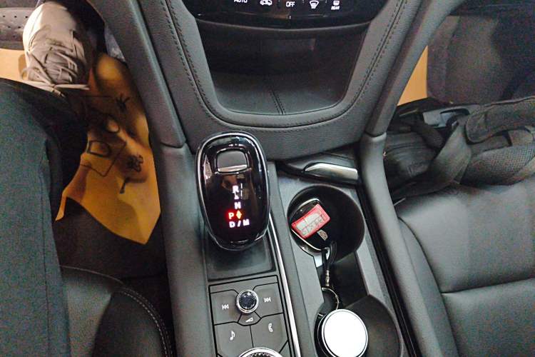 Used Cadillac XT5 2023 2.0T Two-Wheel-Drive Fashion Edition Gear Lever