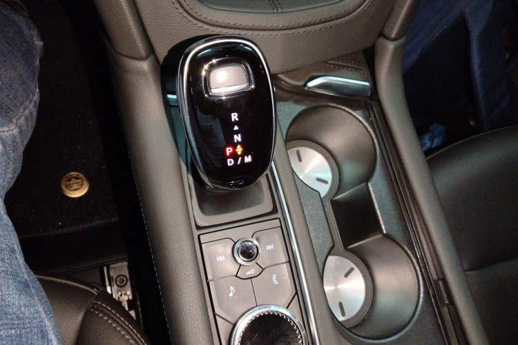 Used Cadillac XT5 2023 2.0T Two-Wheel-Drive Fashion Edition Gear Lever