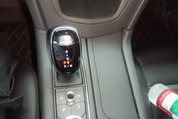 Used Cadillac XT5 2023 2.0T Two-Wheel-Drive Fashion Edition Gear Lever