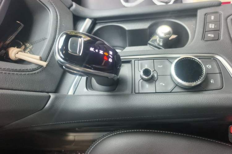 Used Cadillac XT5 2023 2.0T Two-Wheel-Drive Fashion Edition Gear Lever