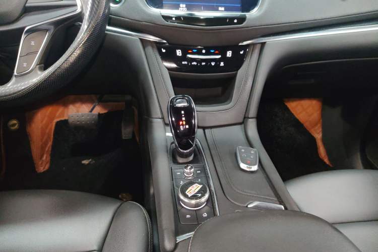 Used Cadillac XT5 2023 2.0T Two-Wheel-Drive Fashion Edition Gear Lever
