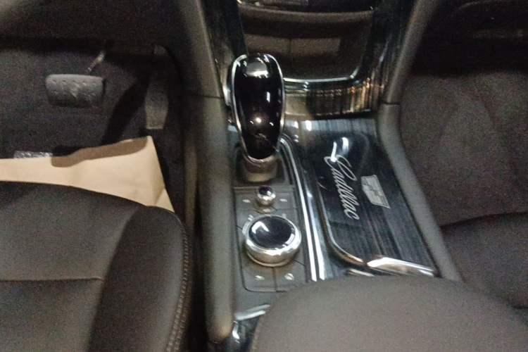 Used Cadillac XT5 2023 2.0T Two-Wheel-Drive Fashion Edition Gear Lever