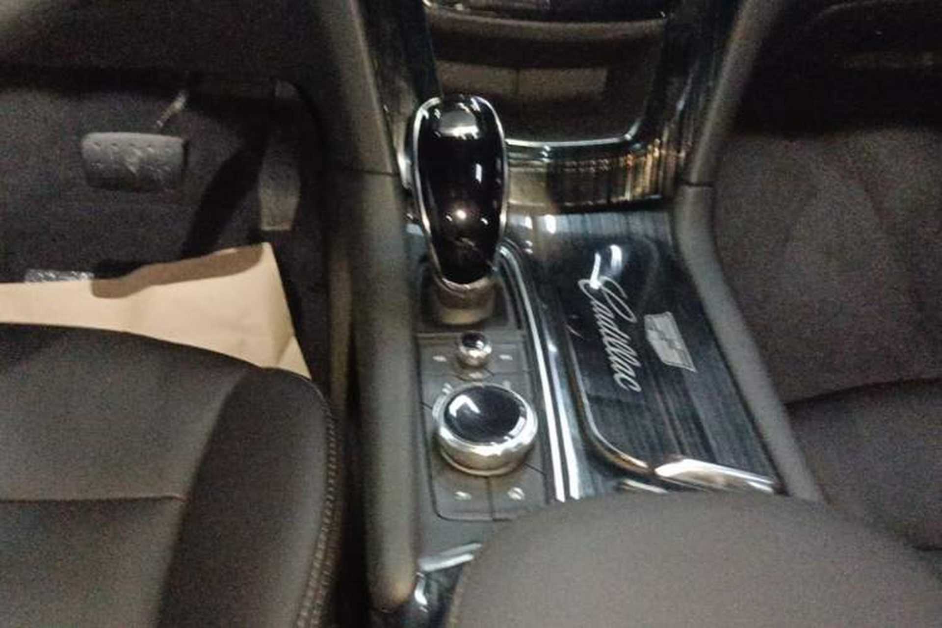 Used Cadillac XT5 2023 2.0T Two-Wheel-Drive Fashion Edition Gear Lever