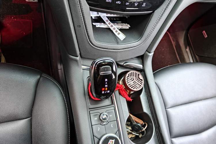 Used Cadillac XT5 2023 2.0T Two-Wheel-Drive Fashion Edition Gear Lever