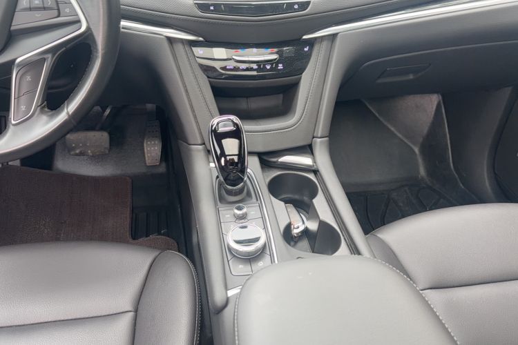 Used Cadillac XT5 2023 2.0T Two-Wheel-Drive Fashion Edition Gear Lever