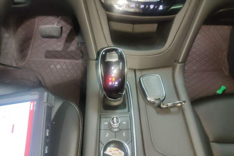 Used Cadillac XT5 2023 2.0T Two-Wheel-Drive Fashion Edition Gear Lever