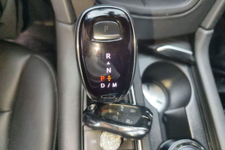Used Cadillac XT5 2023 2.0T Two-Wheel-Drive Fashion Edition Gear Lever