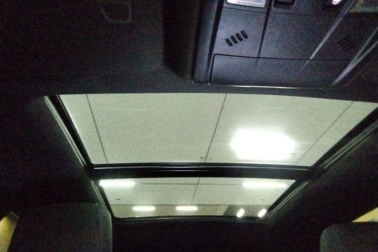 Used Cadillac XT5 2023 2.0T Two-Wheel-Drive Fashion Edition Headliner