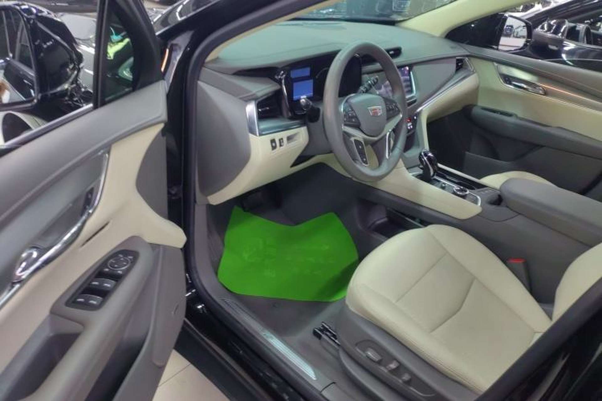 Used Cadillac XT5 2023 2.0T Two-Wheel-Drive Fashion Edition Interior 3