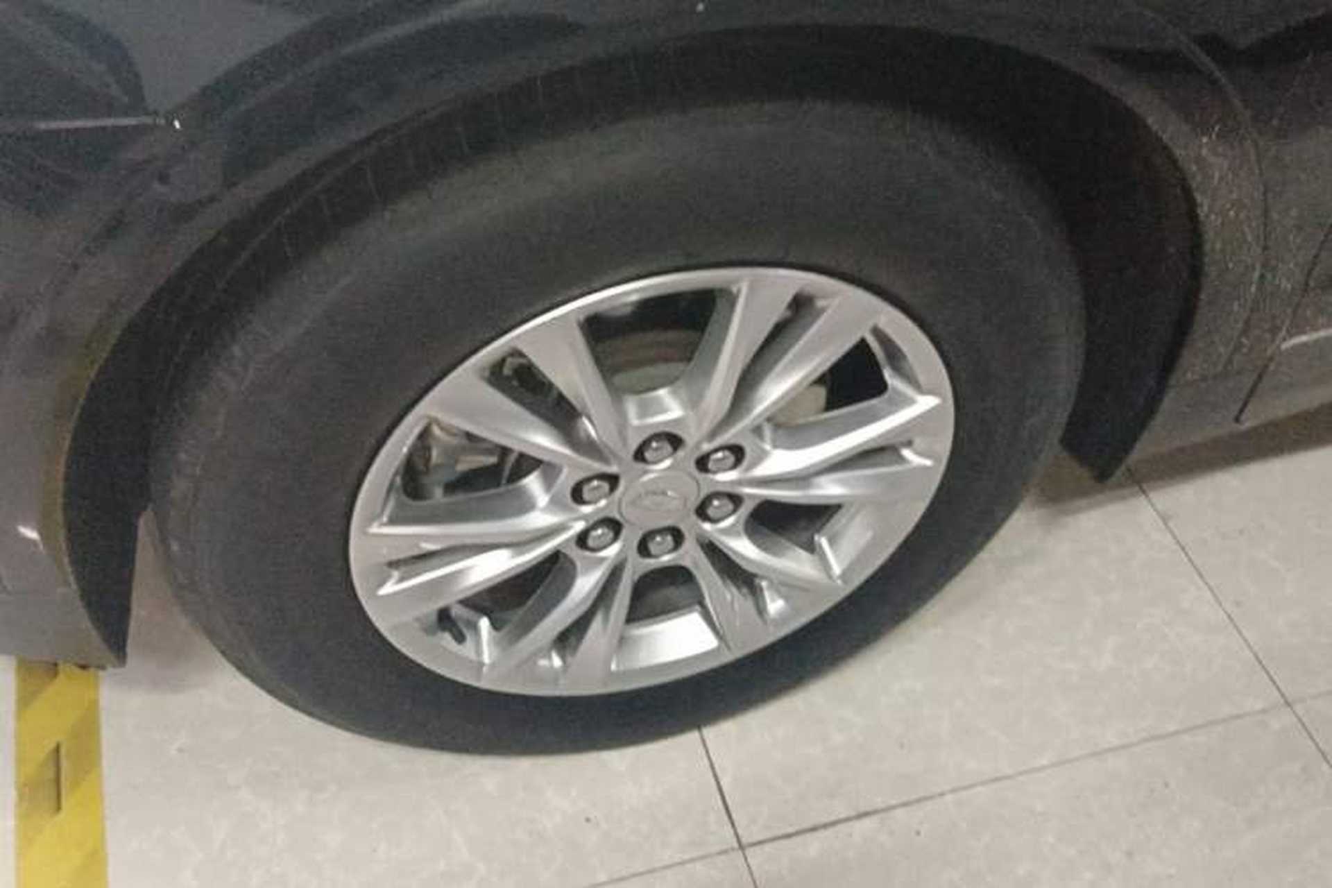 Used Cadillac XT5 2023 2.0T Two-Wheel-Drive Fashion Edition Left Front Wheel Hub