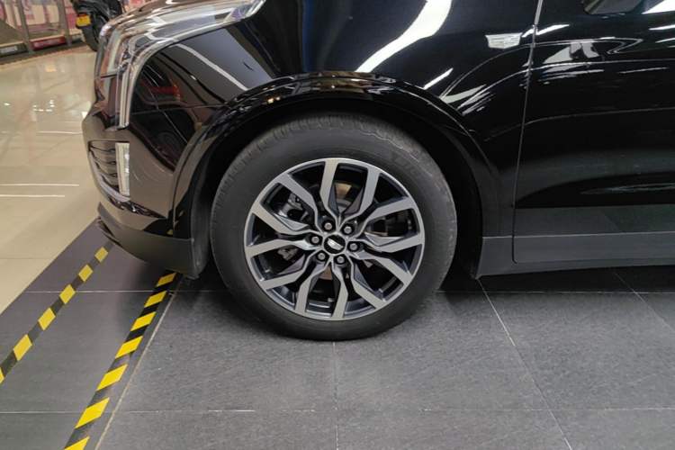 Used Cadillac XT5 2023 2.0T Four-Wheel Drive Prestige Version (Ultimate Edition) Left Front Wheel Hub