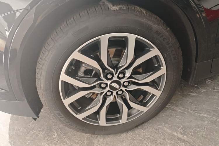 Used Cadillac XT5 2023 2.0T Four-Wheel Drive Prestige Version (Ultimate Edition) Left Front Wheel Hub
