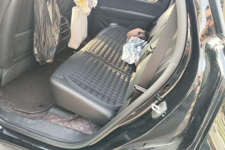 Used Cadillac XT5 2023 2.0T Four-Wheel Drive Prestige Version (Ultimate Edition) Left Rear Seat