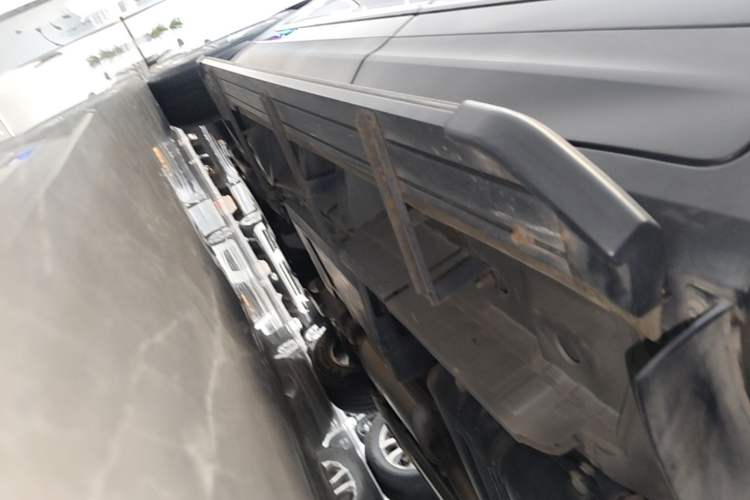 Used Cadillac XT5 2023 2.0T Two-Wheel-Drive Fashion Edition Left Side Sill