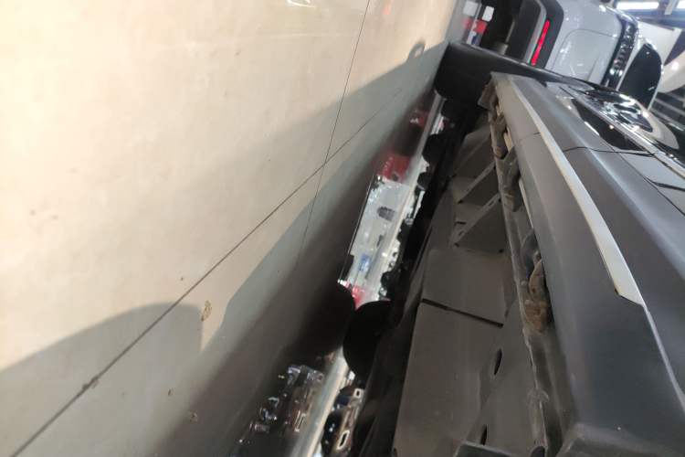 Used Cadillac XT5 2023 2.0T Two-Wheel-Drive Fashion Edition Left Side Sill
