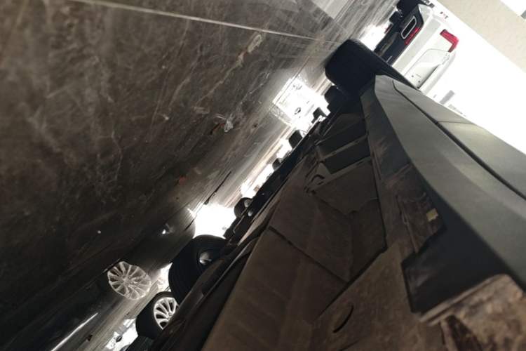 Used Cadillac XT5 2023 2.0T Four-Wheel Drive Prestige Version (Ultimate Edition) Left Side Sill