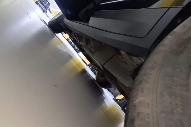 Used Cadillac XT5 2023 2.0T Two-Wheel-Drive Fashion Edition Left Side Sill