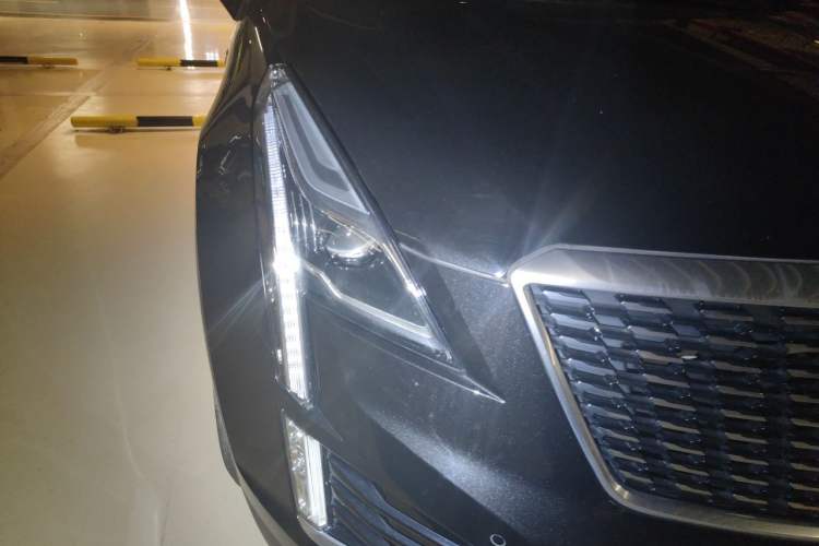 Used Cadillac XT5 2023 2.0T Two-Wheel-Drive Fashion Edition Right Front Headlight