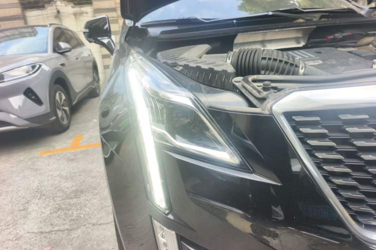 Used Cadillac XT5 2023 2.0T Two-Wheel-Drive Fashion Edition Right Front Headlight