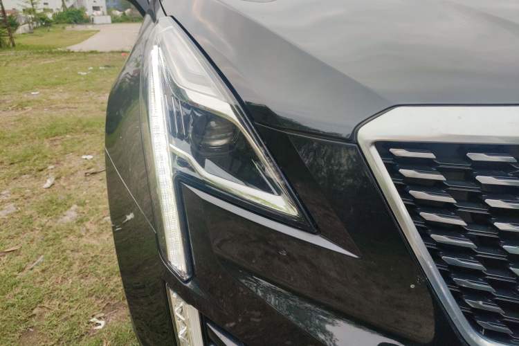 Used Cadillac XT5 2023 2.0T Two-Wheel-Drive Fashion Edition Right Front Headlight