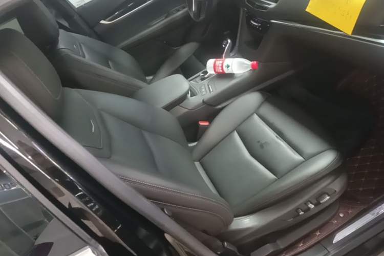 Used Cadillac XT5 2023 2.0T Two-Wheel-Drive Fashion Edition Right Front Seat