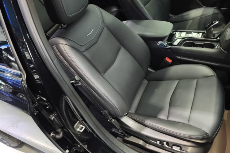 Used Cadillac XT5 2023 2.0T Four-Wheel Drive Prestige Version (Ultimate Edition) Right Front Seat