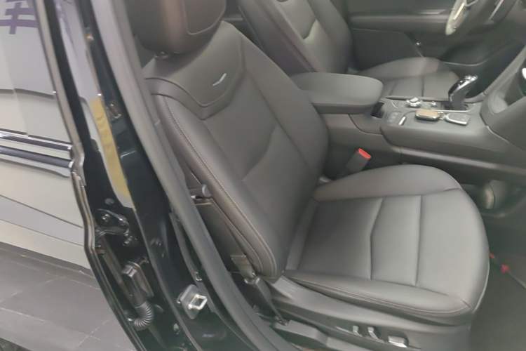Used Cadillac XT5 2023 2.0T Four-Wheel Drive Prestige Version (Ultimate Edition) Right Front Seat