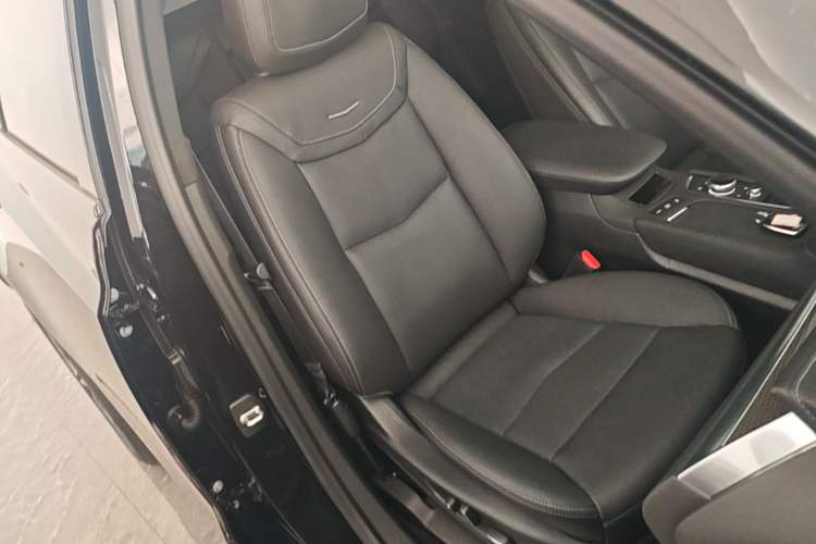 Used Cadillac XT5 2023 2.0T Four-Wheel Drive Prestige Version (Ultimate Edition) Right Front Seat
