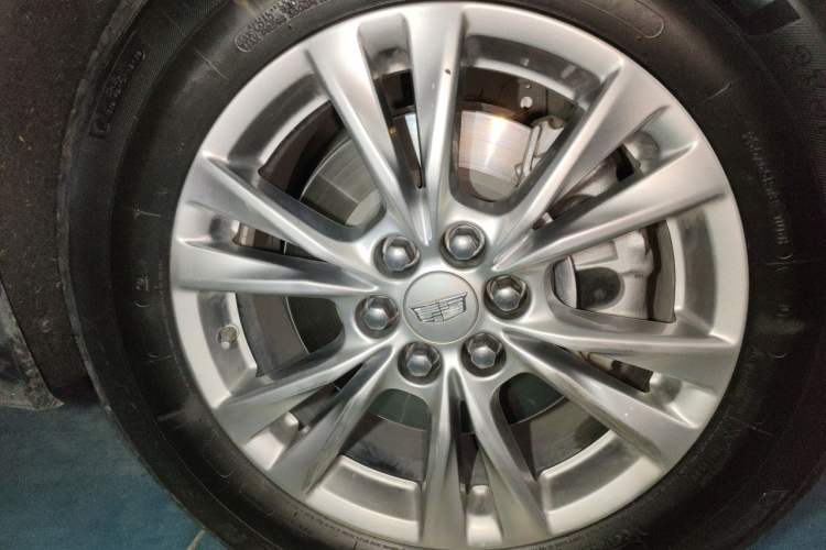Used Cadillac XT5 2023 2.0T Two-Wheel-Drive Fashion Edition Right Front Wheel Hub