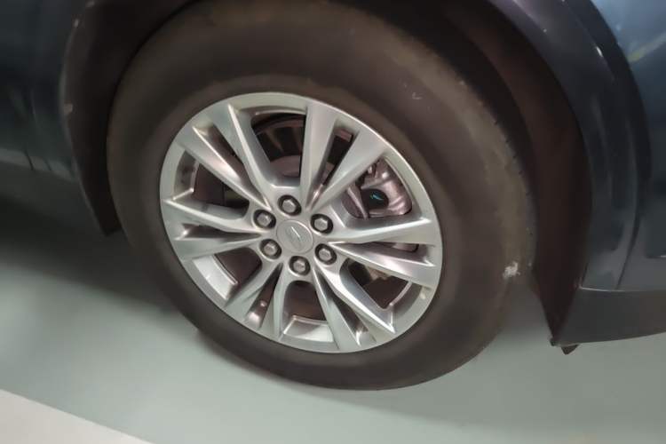 Used Cadillac XT5 2023 2.0T Two-Wheel-Drive Fashion Edition Right Front Wheel Hub