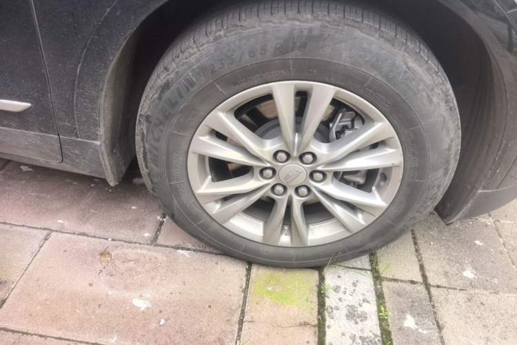 Used Cadillac XT5 2023 2.0T Two-Wheel-Drive Fashion Edition Right Front Wheel Hub