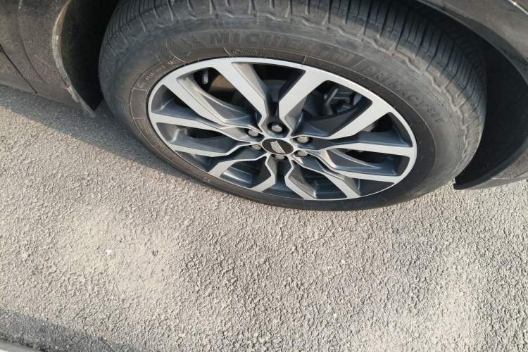 Used Cadillac XT5 2023 2.0T Four-Wheel Drive Prestige Version (Ultimate Edition) Right Front Wheel Hub