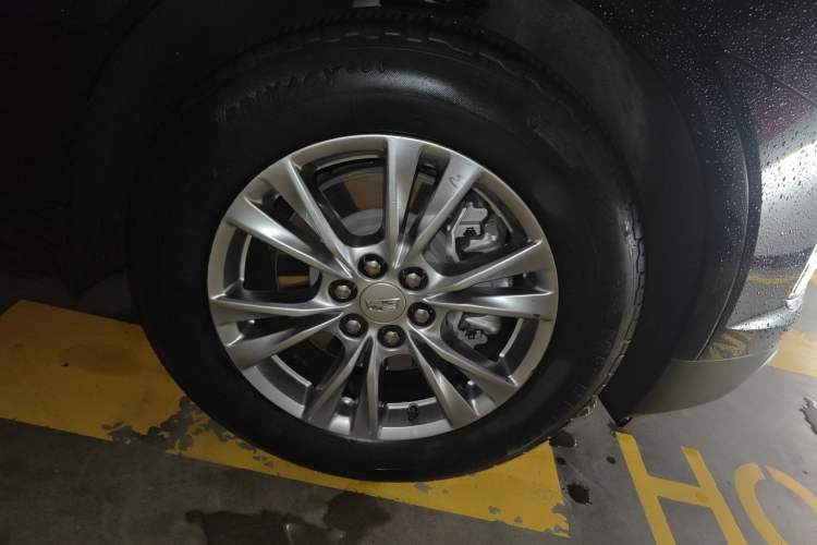 Used Cadillac XT5 2023 2.0T Two-Wheel-Drive Fashion Edition Right Front Wheel Hub