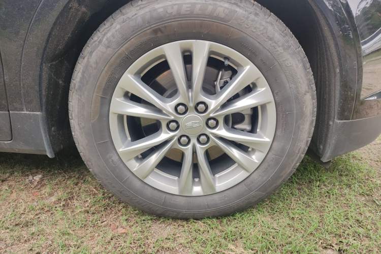 Used Cadillac XT5 2023 2.0T Two-Wheel-Drive Fashion Edition Right Front Wheel Hub