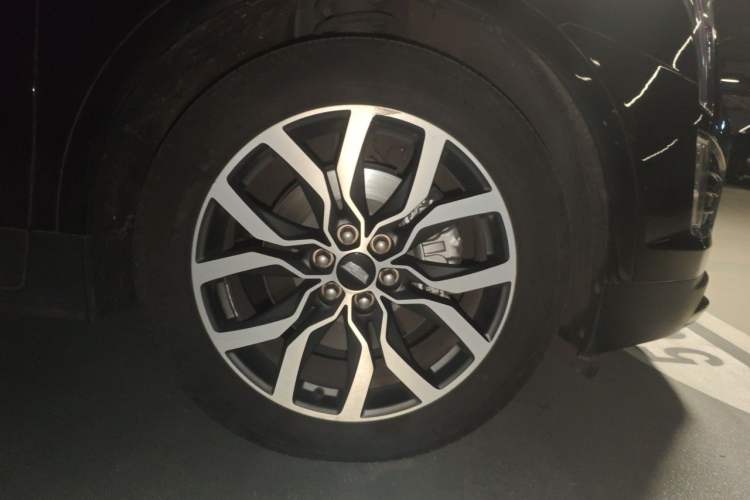 Used Cadillac XT5 2023 2.0T Four-Wheel Drive Prestige Version (Ultimate Edition) Right Front Wheel Hub