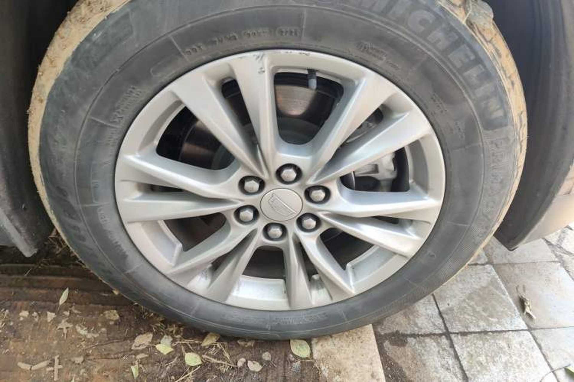 Used Cadillac XT5 2023 2.0T Two-Wheel-Drive Fashion Edition Right Front Wheel Hub