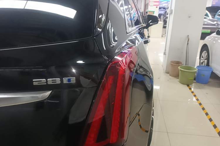 Used Cadillac XT5 2023 2.0T Two-Wheel-Drive Fashion Edition Right Rear Taillight
