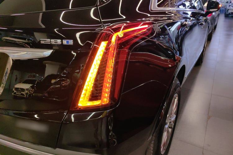 Used Cadillac XT5 2023 2.0T Two-Wheel-Drive Fashion Edition Right Rear Taillight